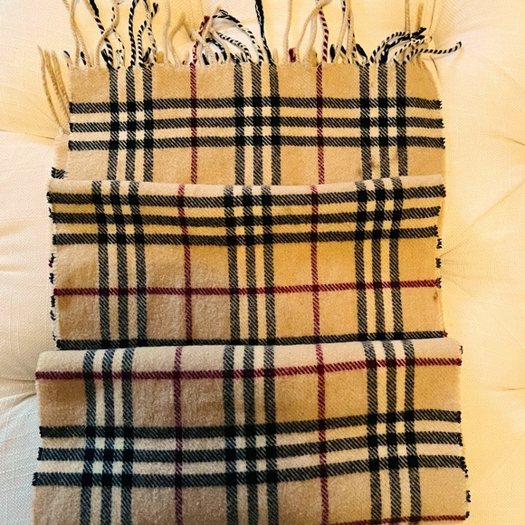 Burberry scarf - Picture 3 of 4